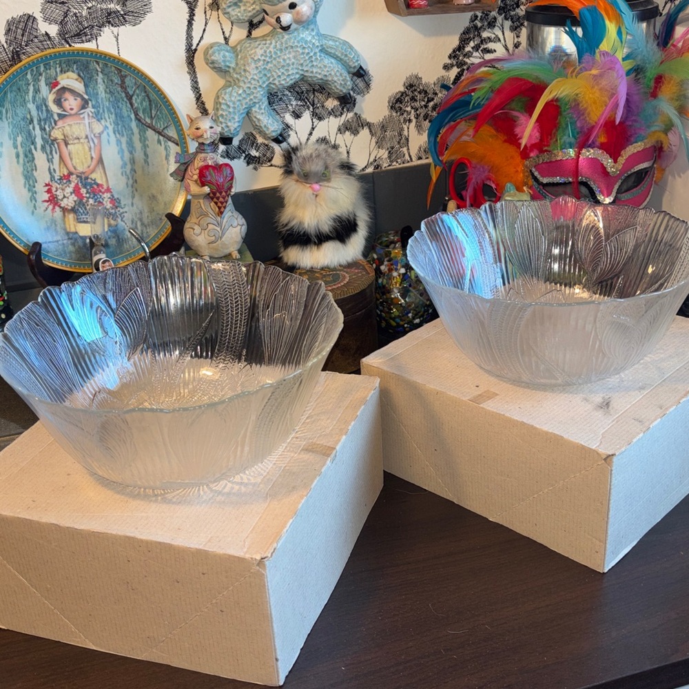 NIB NWT VINTAGE ARCORIC MAGNOLIA GLASS SALAD BOWLS X2. Arcoroc Magnolia produ